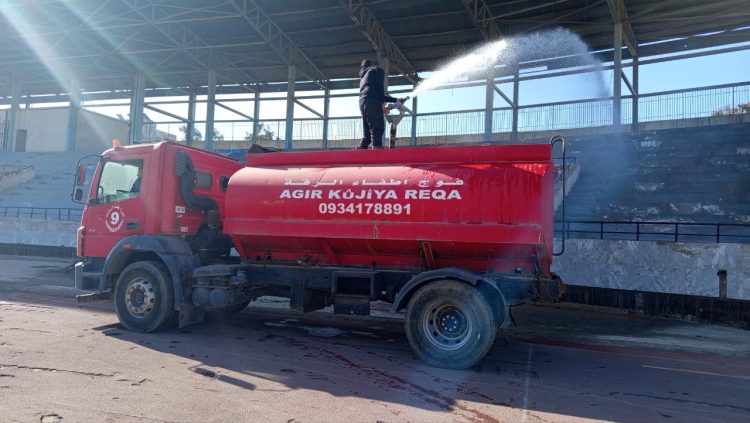 Desteya Werzîşê tamîrata stadyuma Şaredariya Reqayê dike