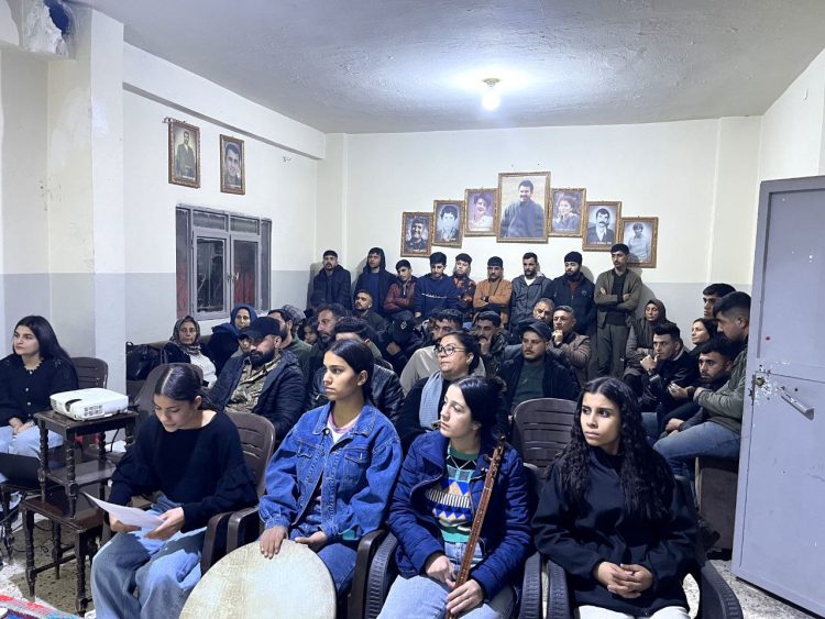 Jinên Ciwan li Dêrîkê Şehid Berçem Kobanê biranîn