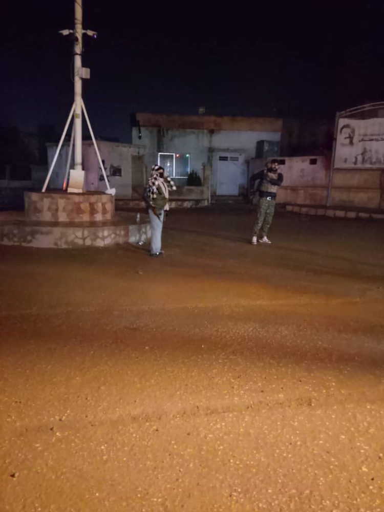 Ciwanên Dirbêsiyê ewlehiya bajarê xwe diparêzin