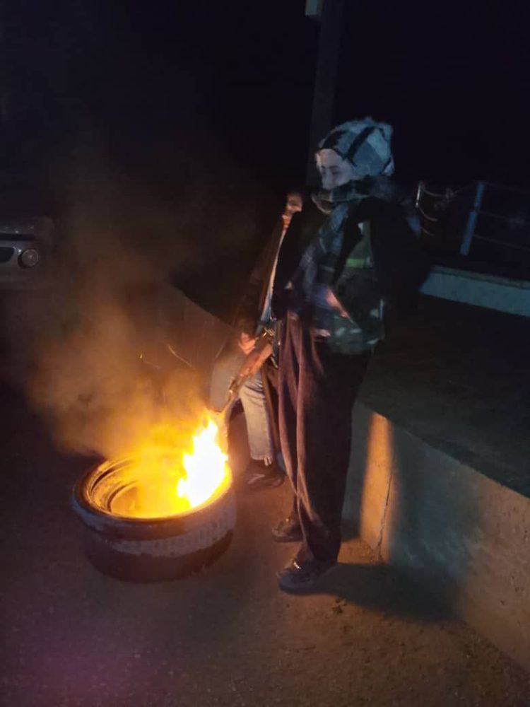 Ciwanên Dirbêsiyê ewlehiya bajarê xwe diparêzin