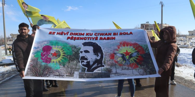 Ciwanên Kobanê peyama Rêber Apo silav kirin