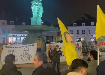 Li Melunê Ciwanan Dirûşmeyên Ji Bo Azadiya Rêber Apo Qîr Kirin