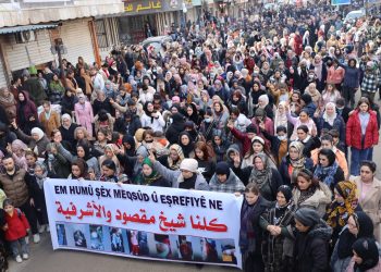 Li Hesekê Meşek Girseyî Li Dijî Êrîşên Li Ser Helebê Lidarxistin