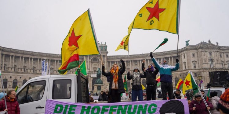 Ciwanên Enternasyonal Ji Bo Şikandina Dorpeç ê Li Ser Rojavaye Bi Karwanê Gelan Diçin Kobanê