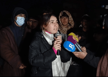 Li Kobanê Ciwanan Kom Dibin û Peyamên Berxwedanê Didin