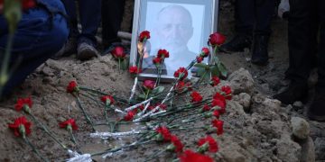 Cenazeyê Huseyîn Aykol Hate Veşartin