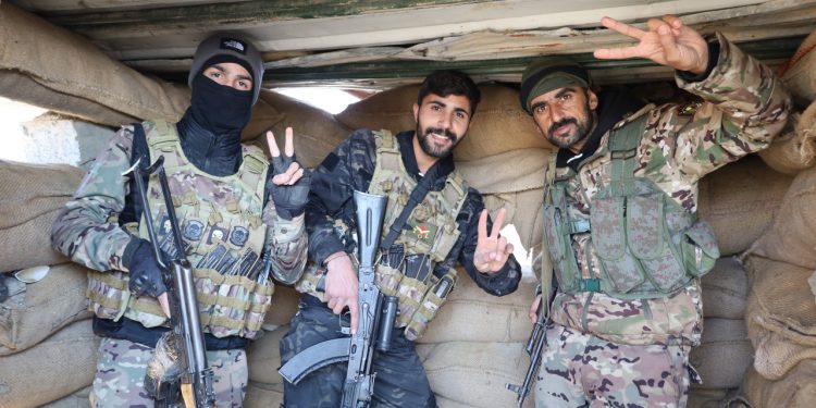 Şervanên Kurd û Ereb li Eniya Şer a Hesekê Mil bi Mil li Hev Disekinin