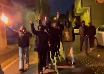 Ciwanên Li Stenbolê Ji Bo Rojava Daketin Kolanan