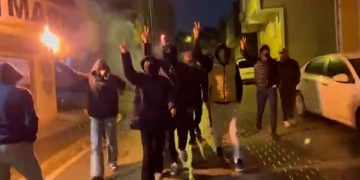 Ciwanên Li Stenbolê Ji Bo Rojava Daketin Kolanan