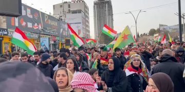 Bi Hezaran Ciwan Li Silêmaniyê Ji Bo Rojava Daketin Kolanan
