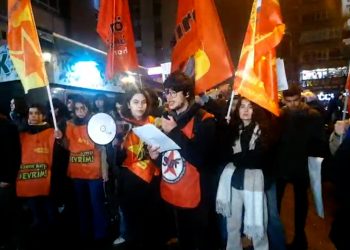 Rêxistinên Ciwanan Li Enqerê Ji Bo Rojava Meşiyan