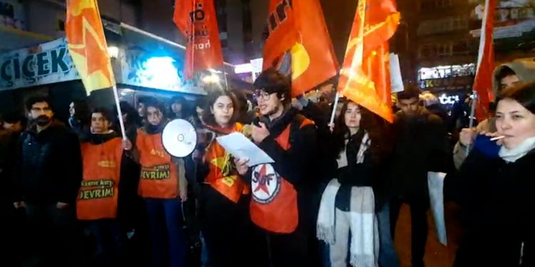 Rêxistinên Ciwanan Li Enqerê Ji Bo Rojava Meşiyan