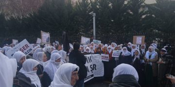 Dayikên Aştiyê Li Pêşiya Wezareta Karên Derve Ne Ji Bo Heleb