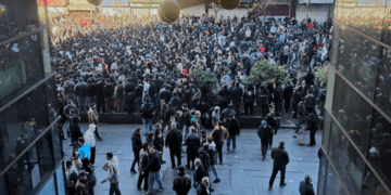 Serhildan Berdewamin, Bi Dehan Kes Hatine Binçavkirin