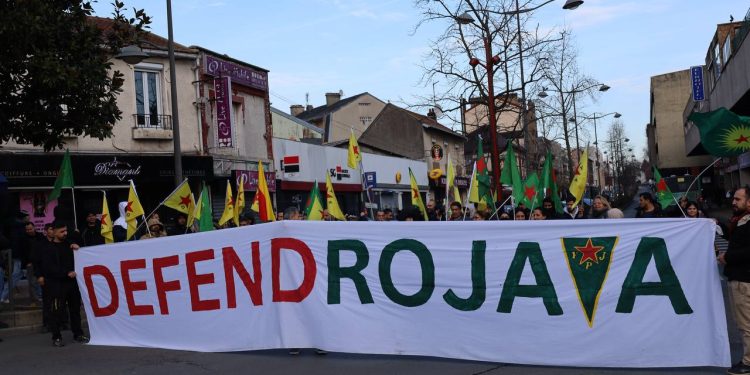 Ciwanan Li Ser Rêyên Trênê Li Villiers Le Bel Çalakiya Bêîtaetiya Sivîl Li Dar Xistin