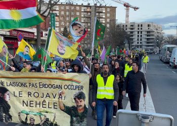 Li Drancy, Kurd, Bi Pêşengiya Ciwanan, Daketin Kolanan