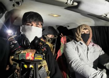 Ciwanên Kobanê herêmê diparêzin û ji bo şer amade ne