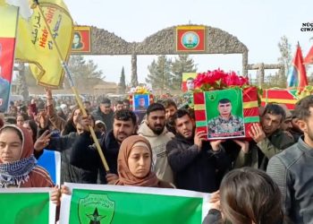 Li Kobanê Bi Hezaran Gel 6 Şehîd Oxir Kirin