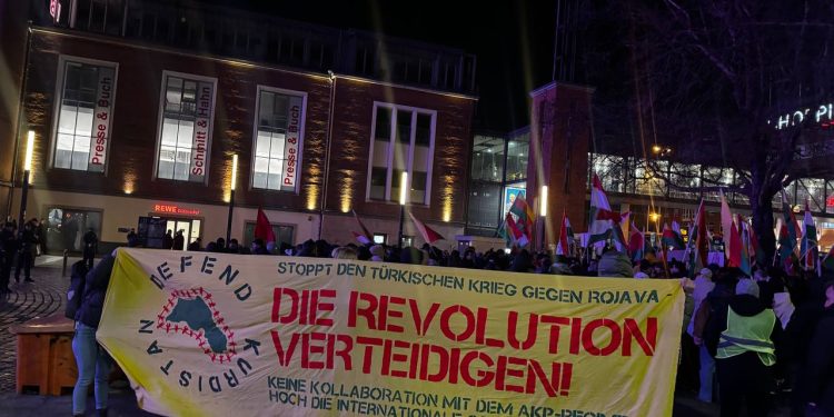 Êrîşên Li Dijî Rojava Bi Çalakiyeke Girseyî Li Kîelê Hatin Şermezarkirin