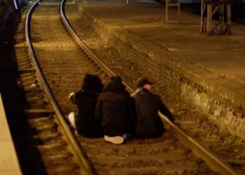 Hambûrg TCŞ: Derbasbûnên Hauptbahnhof Regional Bahn Hatin Rawestandin