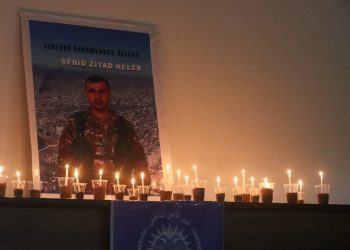 Li Zanîngeha Şerq a Reqayê ji bo bibîranîna şehîdên Helebê mûm hatin pêxistin