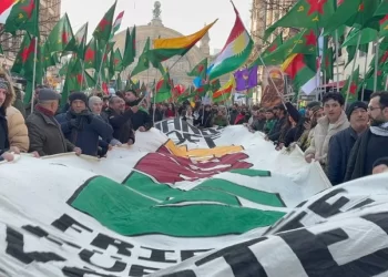 Bi Deh Hezaran Kes Li Frankfurtê Daketin Kolanan