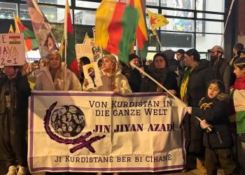 Li Münsterê, Kurd Bi Pêşengiya Ciwanan Li Kolanan Da bûn