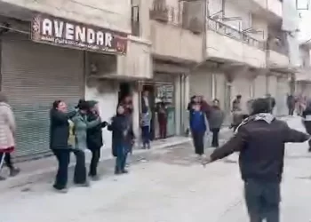 Gelê Şêx Meqsûd Li Ber Xwe Dide