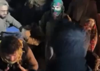 Komek Ciwan Li Deriyê Sêmalka Hatin Rawestandin