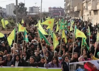 Şêniyên Kobanê Bi Boneya Salvegera Rizgarkirina Bajarê Xwe Meşiyan