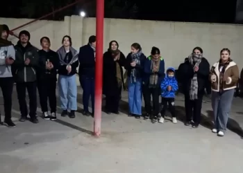 Ciwanên Mexmûrê Ji Bo Rojava Nobedariyê Dikin