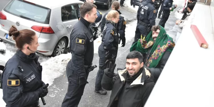 LEZGÎN- Li Hannoverê Beriya Meşê Serdegirtina Polîsan