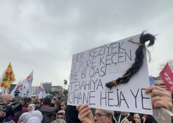 Li Stenbolê Xwepêşandana Ji Bo Rojava Polîsan Êrîş Kirin