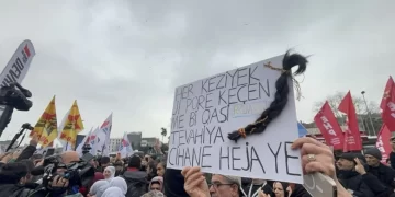 Li Stenbolê Xwepêşandana Ji Bo Rojava Polîsan Êrîş Kirin