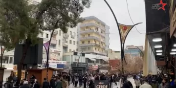 Li Qoserê Bi Pêşengiya Ciwanan, Bi Hezaran Kes  Ji Bo Rojava Dimeşin