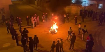 Li Mêrdînê, Gel Bi Pêşengiya Ciwanên Welatparêz Ji Bo Rojava Daket Kolanan