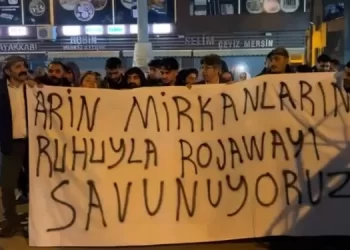Ciwanên Mersînê Li Dijî Êrîşên Li Ser Helebê Meşiyan