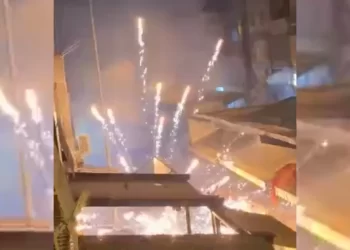 Çalakiyên Ji Bo Rojava Li Mersin Akdenîzê Heta Derengiya Şevê Berdewam Kirin