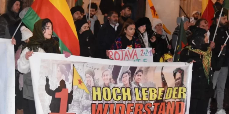 Ciwanan Li Munsterê Li Dijî Êrîşên Dagirkeriyê Meş û Mîtîngek Li Dar Xistin