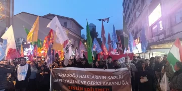 Li Îzmîrê Ji Bo Rojava Xwepêşandan