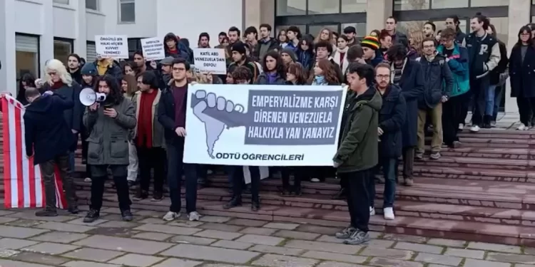 Xwendekaran Êrîşên Amerîkî Protesto Kirin