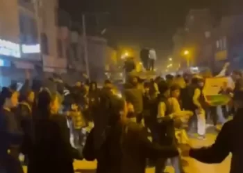 Ciwanên Qoserê Ji Bo Rojava Daketin Kolanan