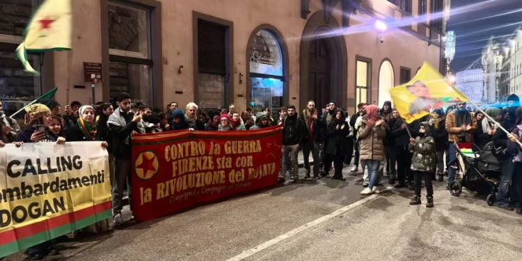 Mîtînga Ji Bo Piştgiriya Rojava Li Floransayê