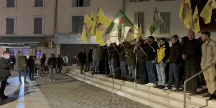 Ciwanên Li Marignane Ji Bo Rojava Li Ser Piyan in