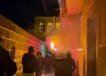 Meşa Ciwanên Welatparêz Li Amedê Ji Bo Rojava