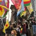 Meydanên Frankfurtê Ji Bo Rojava Qîriyan: “Em ê Rê Nedin Çeteyan!”