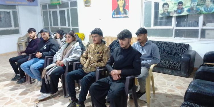 Ciwanên Şoreşger li Amûdê Komploya 15’ê Sibatê Şermezar Dikin