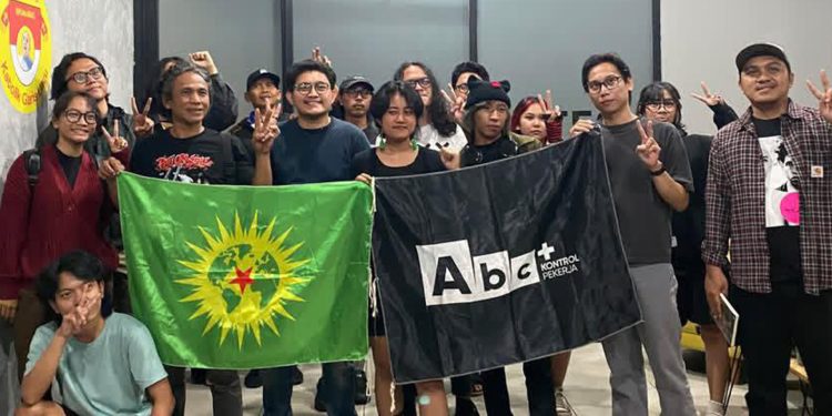 Li Endonezya Ciwan û Karkeran Li Ser Kesayeta Mîlîtanî ê APOyî Niqaşek Li Dar Xistin