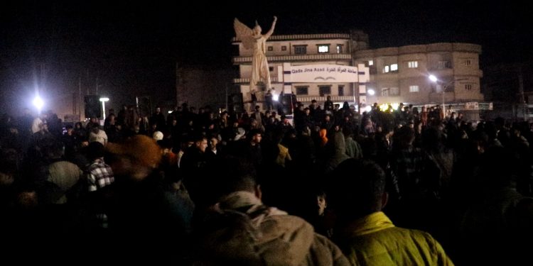 ‎Bi ços gelê Kobanê şahiye xwe ye di roja 15’emîn de didome