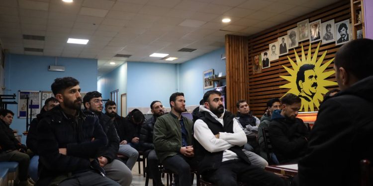 Ciwan Bi Pêşengiya TCŞ’yê Li Dijî Êrîşên Li Ser Rojava Li Parîsê Semînarek Lidarxistin